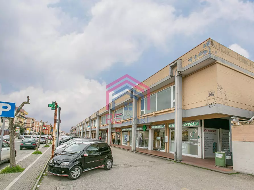 Immagine 16 di Locale commerciale in affitto  in via alcide de gasperi a Aprilia