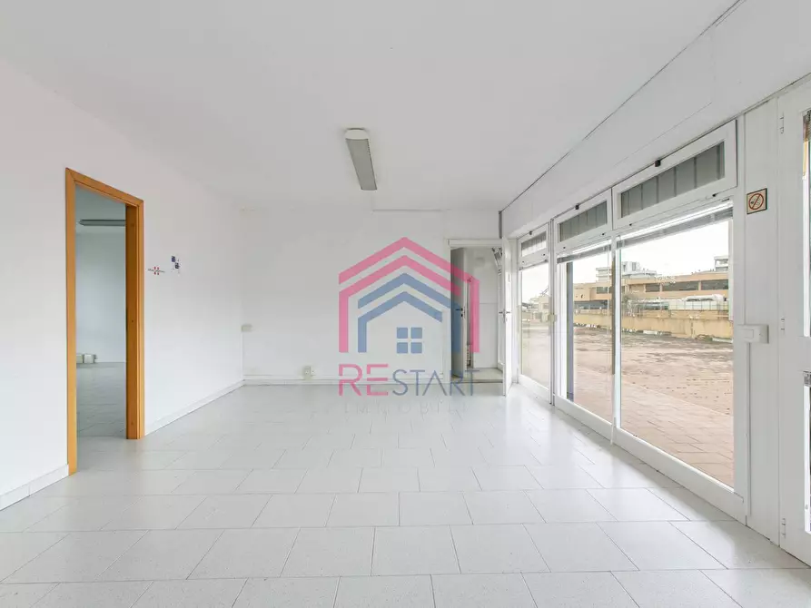 Immagine 2 di Locale commerciale in affitto  in via alcide de gasperi a Aprilia