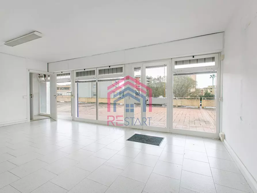 Immagine 3 di Locale commerciale in affitto  in via alcide de gasperi a Aprilia