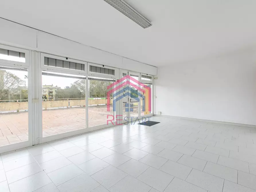 Immagine 5 di Locale commerciale in affitto  in via alcide de gasperi a Aprilia