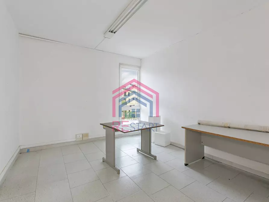 Immagine 9 di Locale commerciale in affitto  in via alcide de gasperi a Aprilia