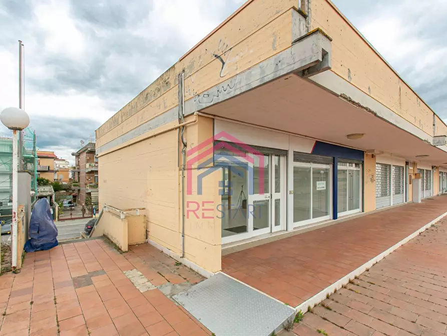 Immagine 19 di Locale commerciale in affitto  in via alcide de gasperi a Aprilia