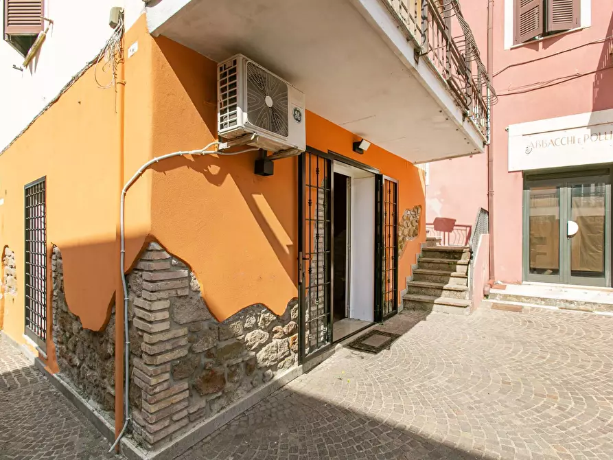 Immagine 14 di Negozio in affitto  in Via Catilina 1 a Ardea