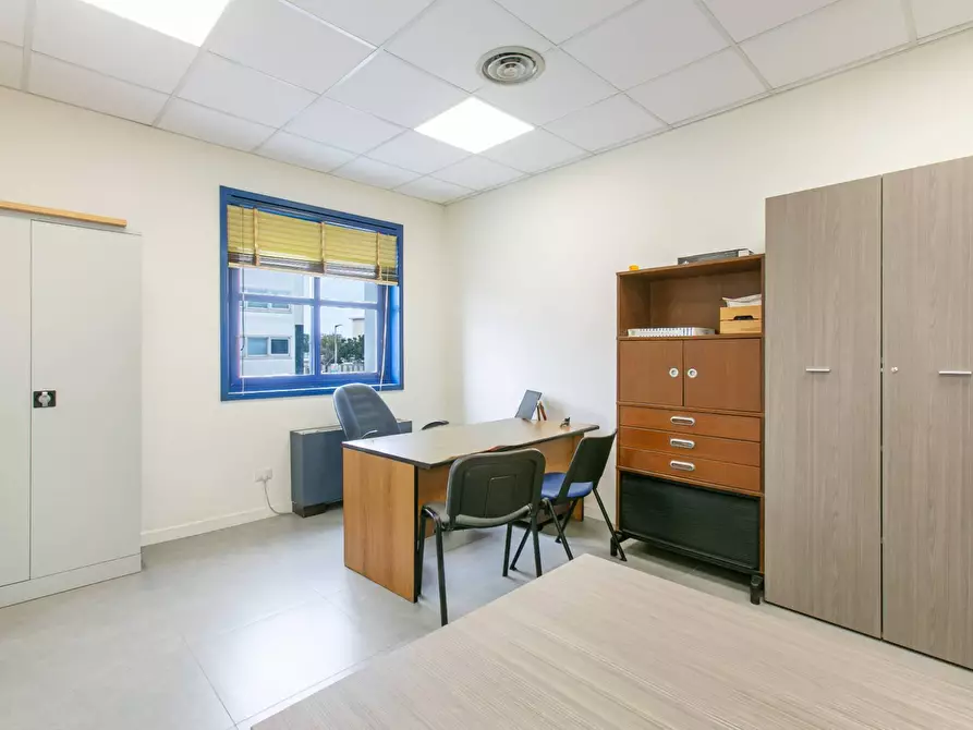 Immagine 1 di Ufficio in affitto  in Via dei Castelli Romani 2D a Pomezia