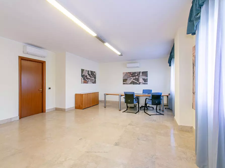 Immagine 9 di Ufficio in affitto  in VIA DEL MARE 89 a Pomezia