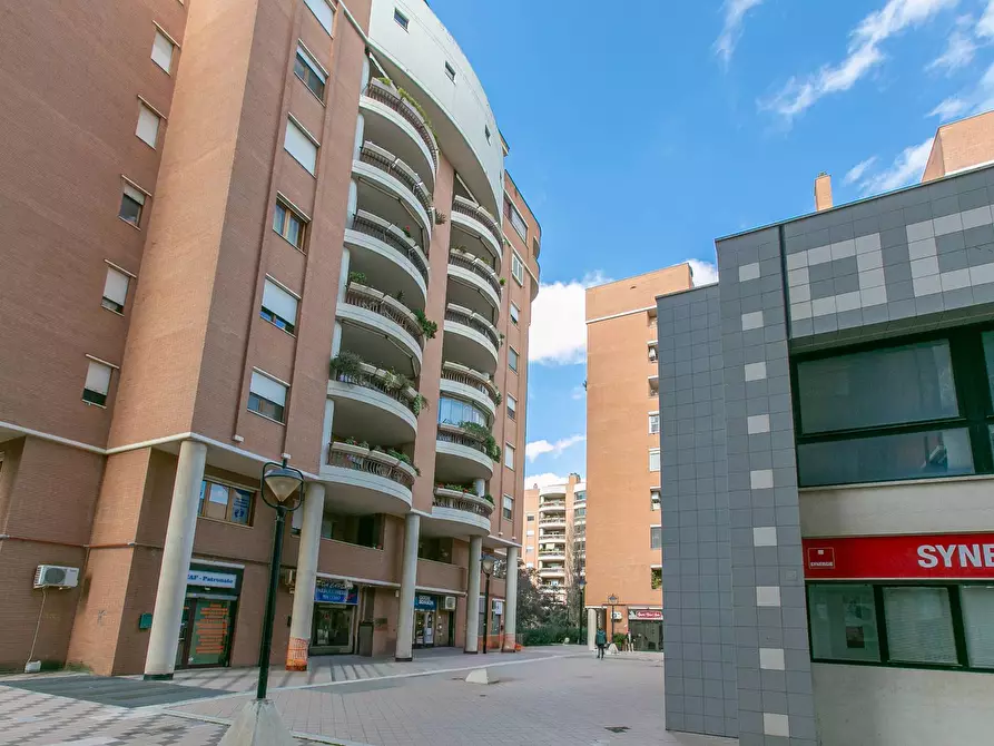 Immagine 14 di Negozio in affitto  in PIAZZA SAN BENEDETTO DA NORCIA SNC a Pomezia
