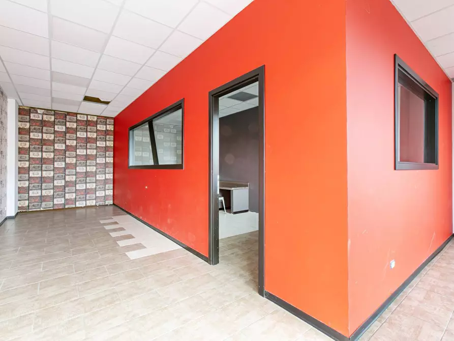 Immagine 16 di Locale commerciale in affitto  in via alcide de gasperi a Aprilia