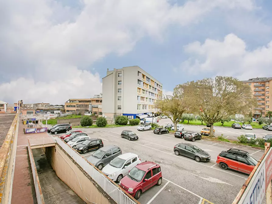 Immagine 38 di Locale commerciale in affitto  in via alcide de gasperi a Aprilia