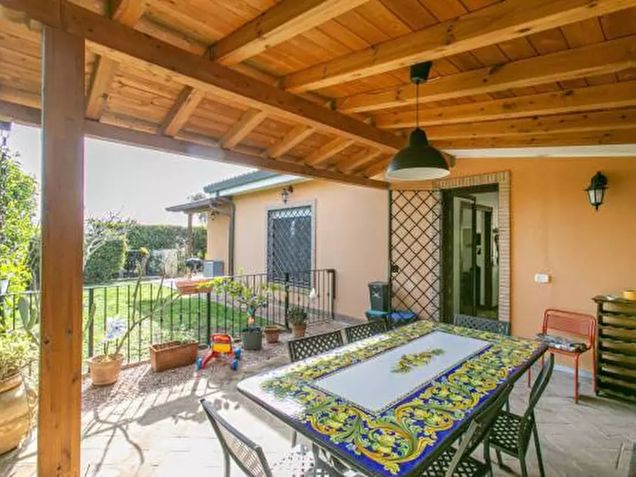 Immagine 43 di Casa semindipendente in vendita  in Viale Priamo 93 a Pomezia