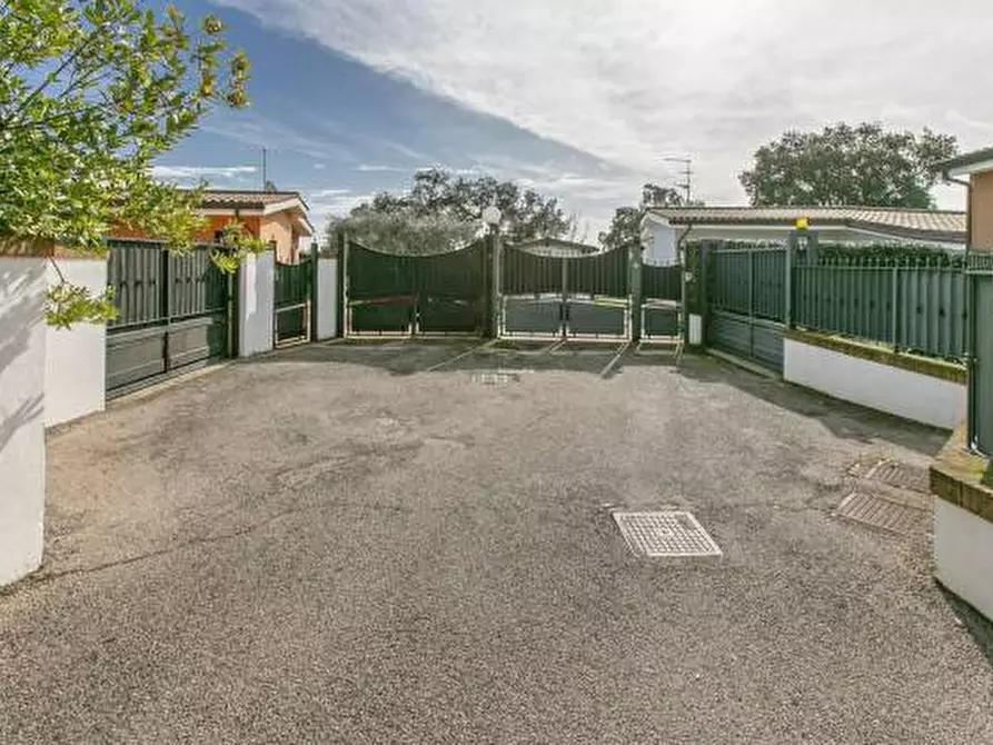 Immagine 45 di Casa semindipendente in vendita  in Viale Priamo 93 a Pomezia