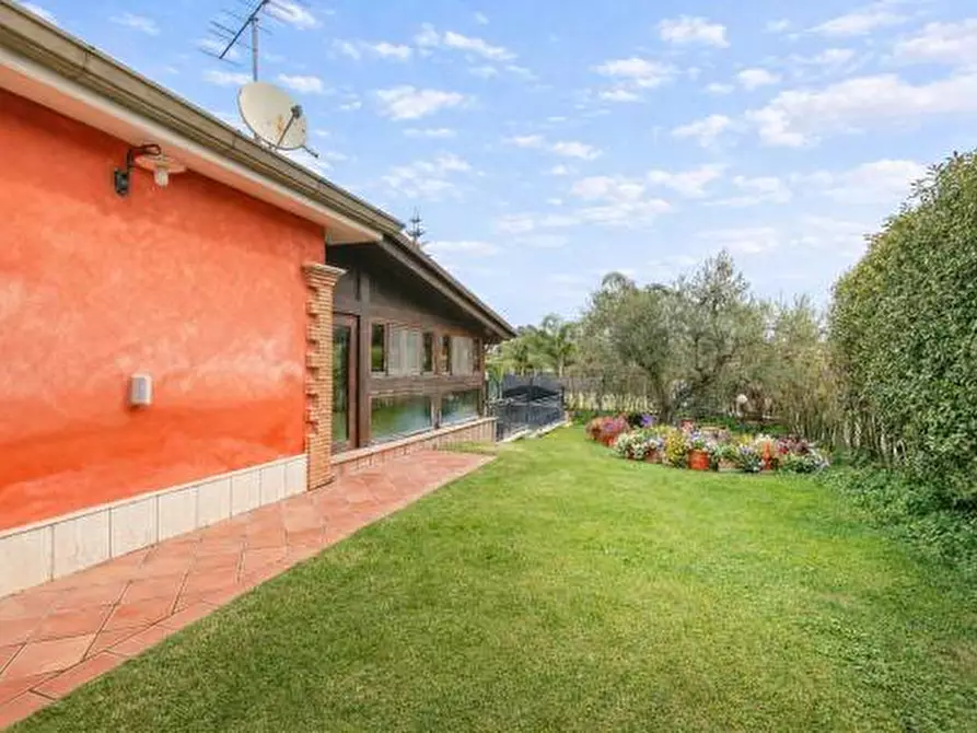 Immagine 62 di Villa in vendita  in Viale Ascanio 36 a Pomezia