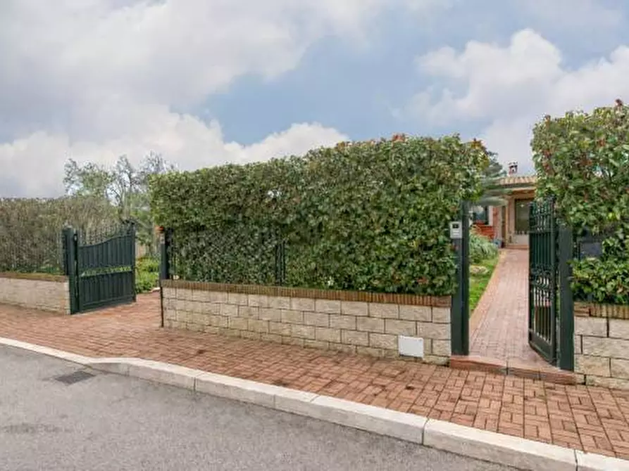 Immagine 72 di Villa in vendita  in Viale Ascanio 36 a Pomezia