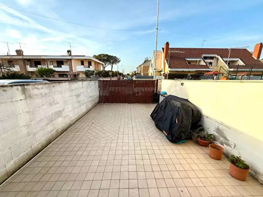 Immagine 25 di Appartamento in vendita  in via amalfi 52 a Pomezia