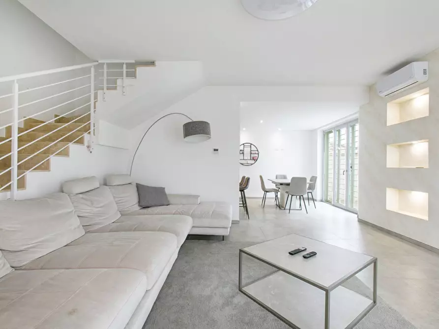 Immagine 1 di Casa semindipendente in vendita  in via viterbo 10 a Anzio
