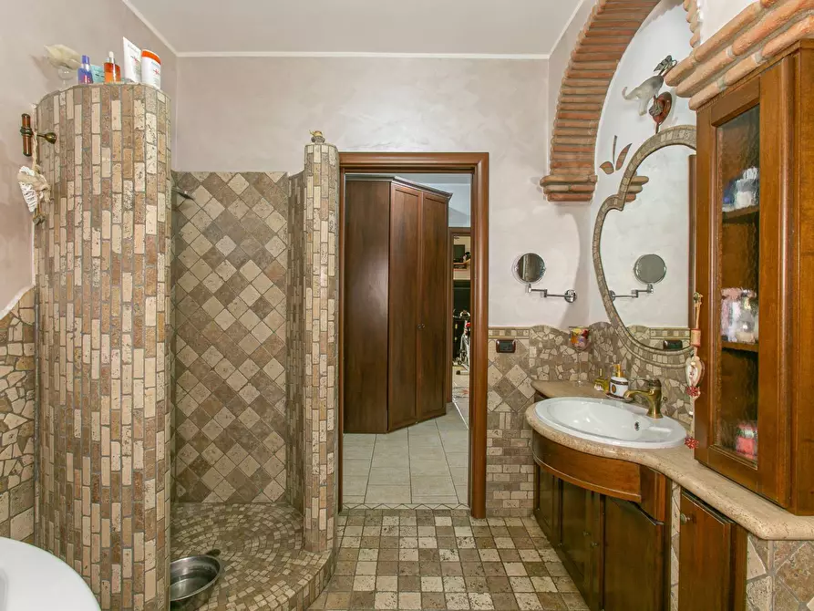 Immagine 4 di Villa in vendita  in via stromboli 8 a Aprilia