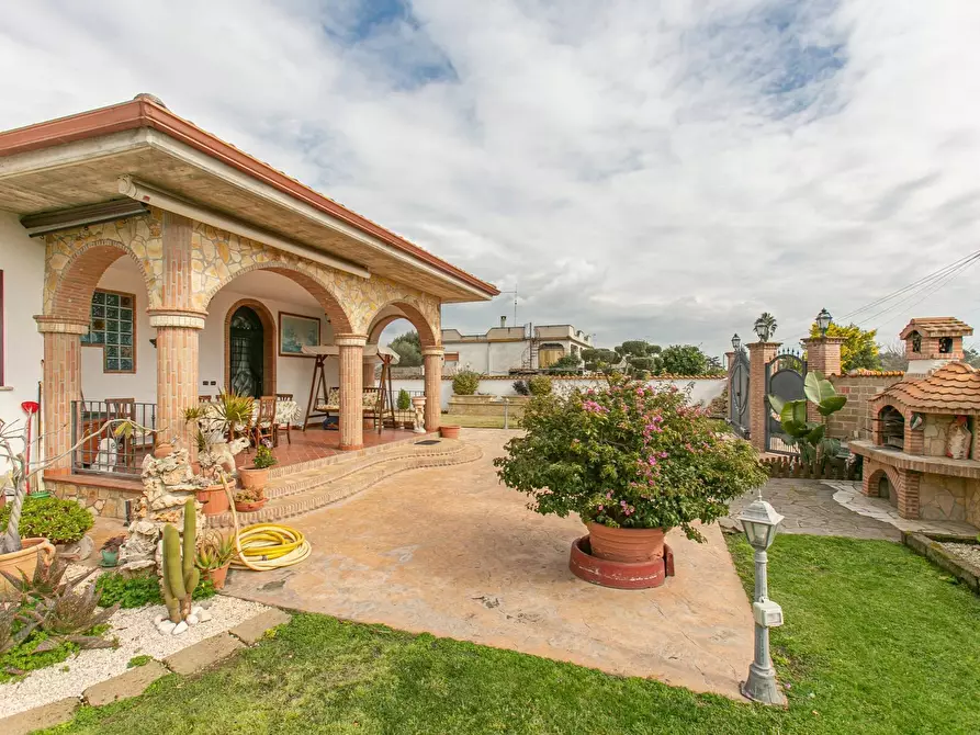 Immagine 2 di Villa in vendita  in via stromboli 8 a Aprilia