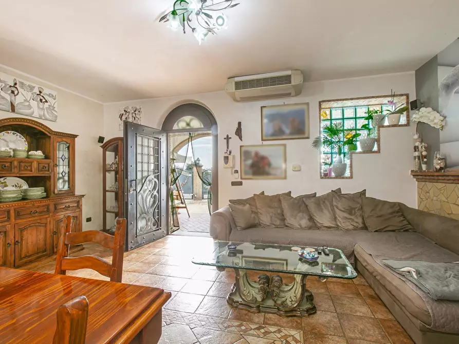 Immagine 8 di Villa in vendita  in via stromboli 8 a Aprilia