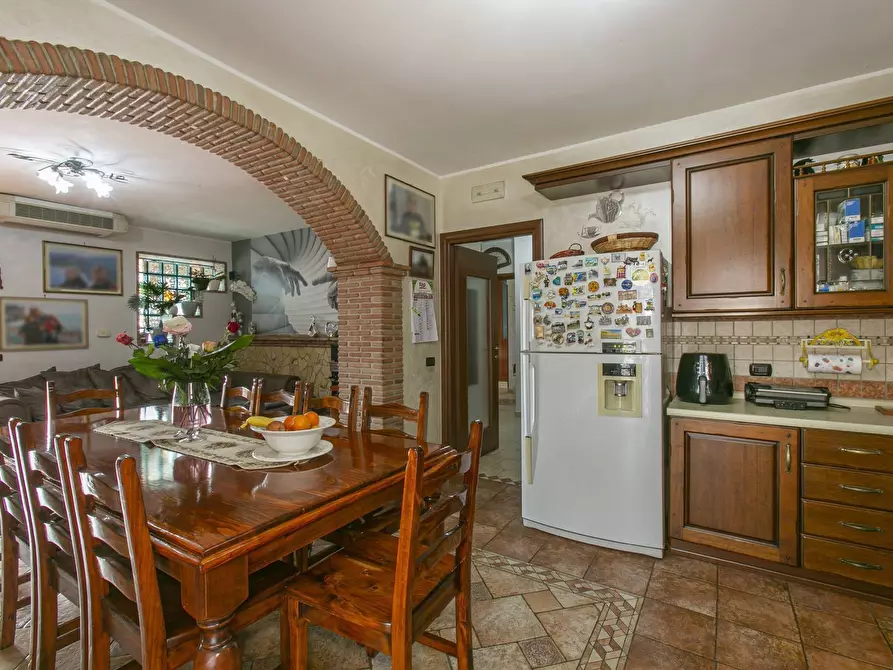Immagine 9 di Villa in vendita  in via stromboli 8 a Aprilia