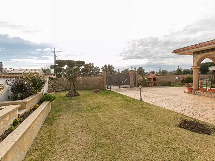Immagine 11 di Villa in vendita  in via stromboli 8 a Aprilia