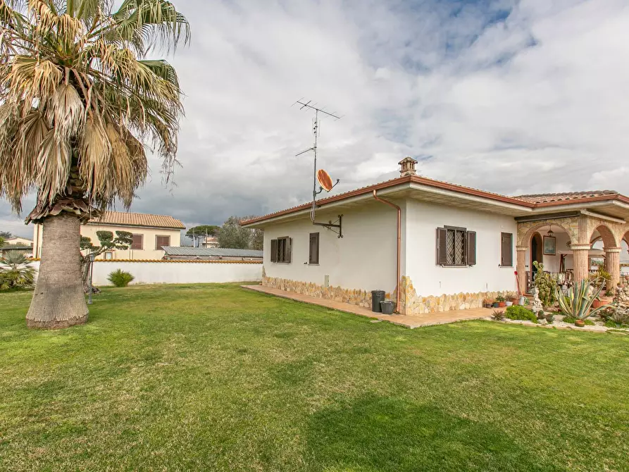 Immagine 13 di Villa in vendita  in via stromboli 8 a Aprilia
