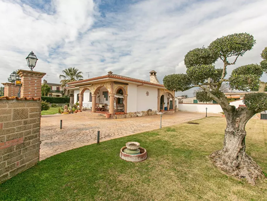 Immagine 17 di Villa in vendita  in via stromboli 8 a Aprilia