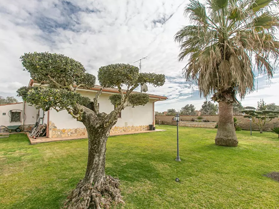 Immagine 19 di Villa in vendita  in via stromboli 8 a Aprilia