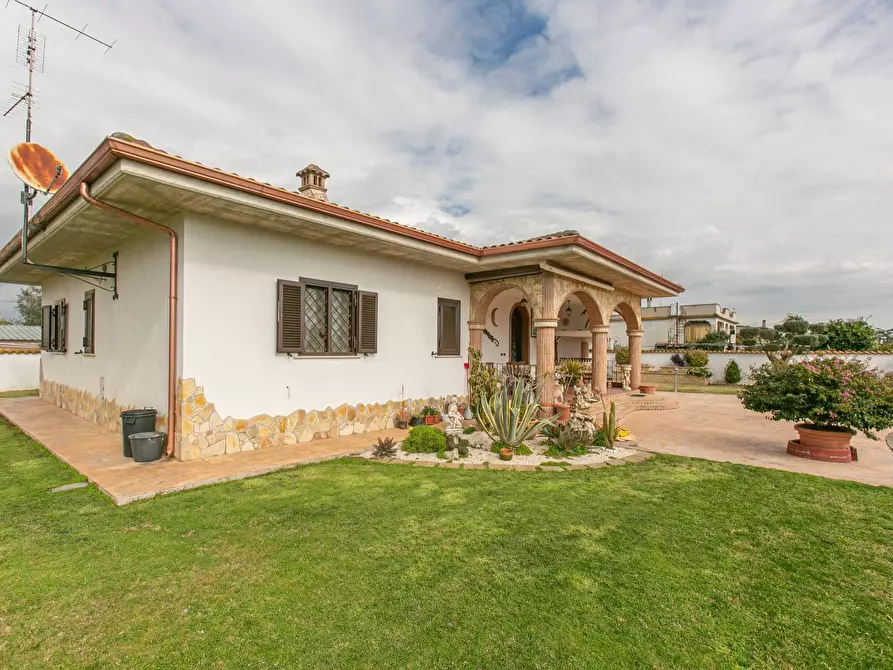 Immagine 32 di Villa in vendita  in via stromboli 8 a Aprilia