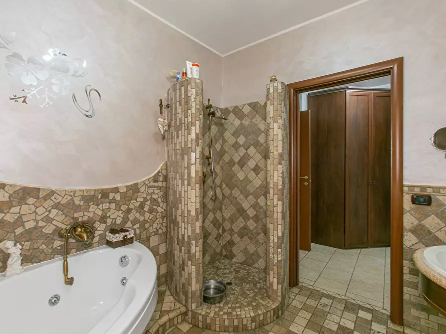 Immagine 38 di Villa in vendita  in via stromboli 8 a Aprilia
