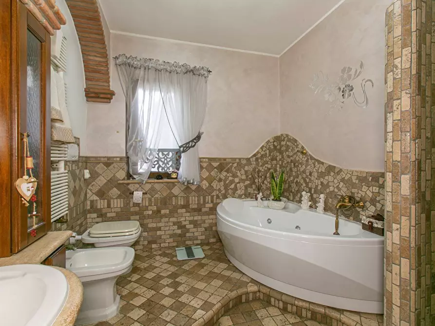 Immagine 39 di Villa in vendita  in via stromboli 8 a Aprilia