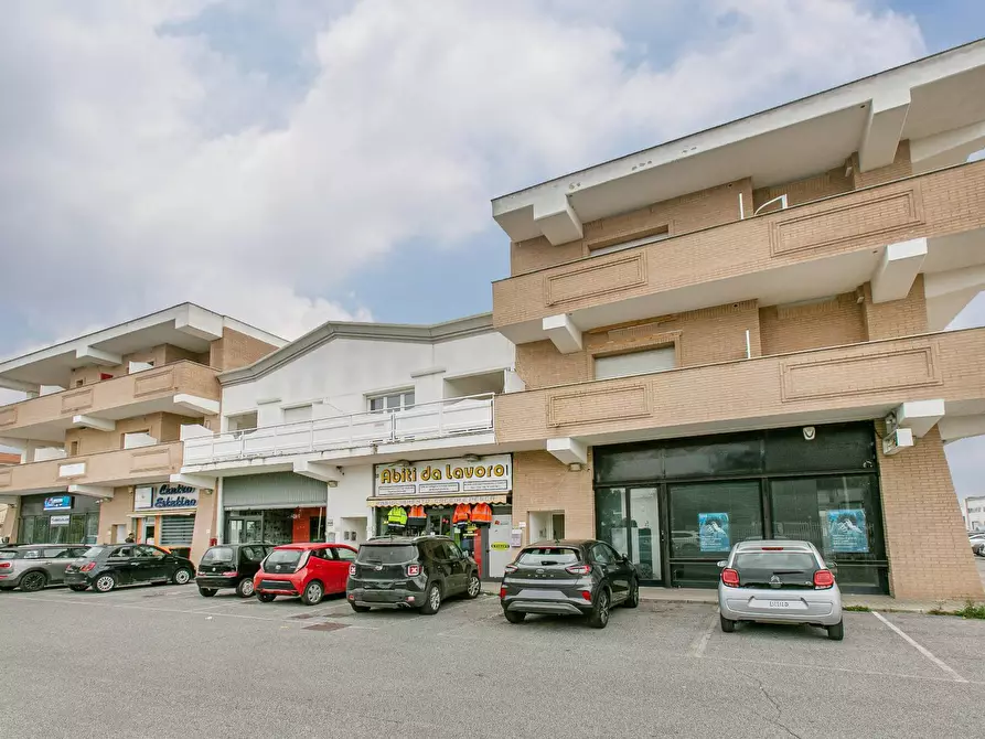 Immagine 20 di Locale commerciale in affitto  in via laurentina 157 a Pomezia