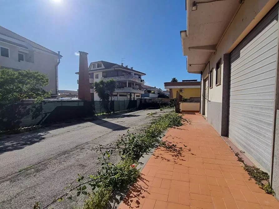 Immagine 11 di Locale commerciale in affitto  in Via Ticino 43 a Ardea
