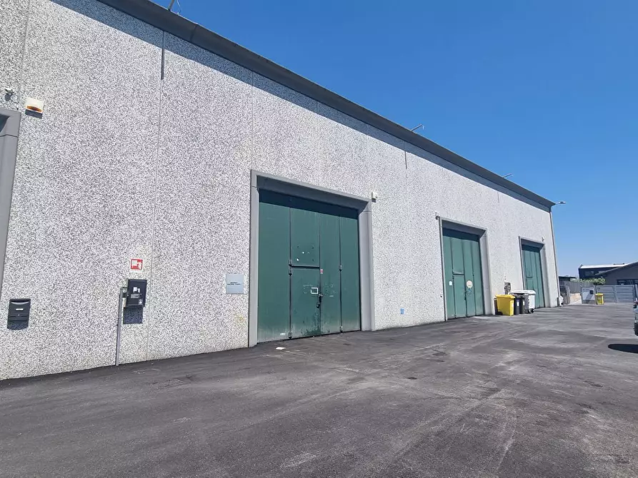 Immagine 3 di Capannone industriale in affitto  in Via dei Castelli Romani 54 a Pomezia