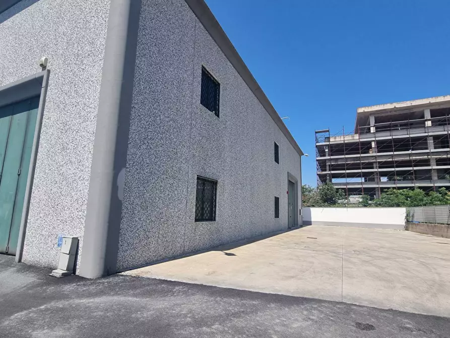 Immagine 6 di Capannone industriale in affitto  in Via dei Castelli Romani 54 a Pomezia