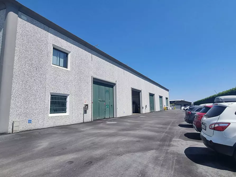 Immagine 7 di Capannone industriale in affitto  in Via dei Castelli Romani 54 a Pomezia
