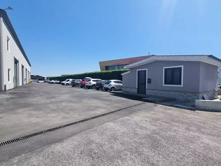Immagine 9 di Capannone industriale in affitto  in Via dei Castelli Romani 54 a Pomezia