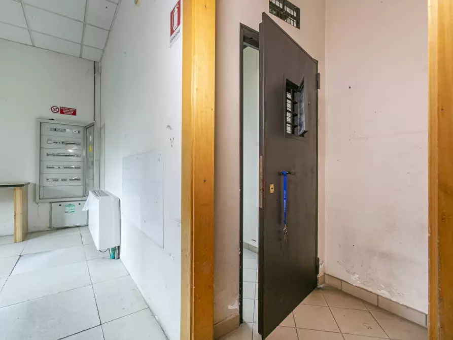 Immagine 7 di Locale commerciale in vendita  in Via Pontina a Aprilia