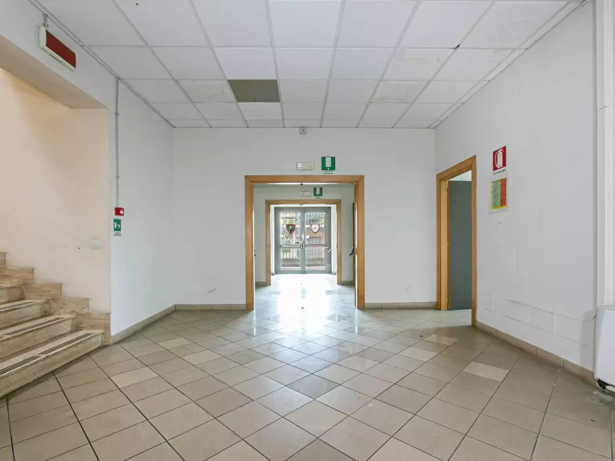 Immagine 10 di Locale commerciale in vendita  in Via Pontina a Aprilia