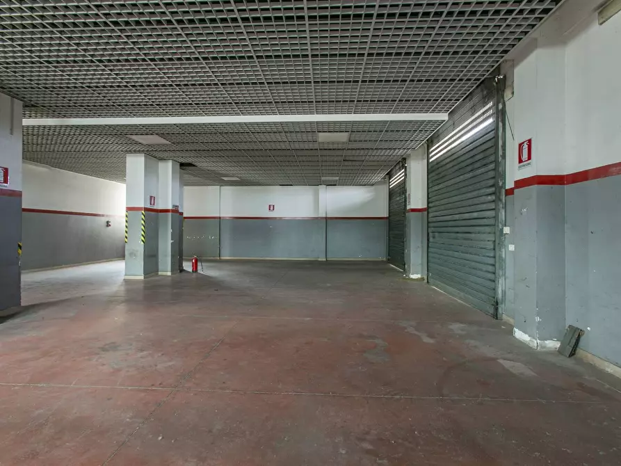Immagine 15 di Locale commerciale in vendita  in Via Pontina a Aprilia