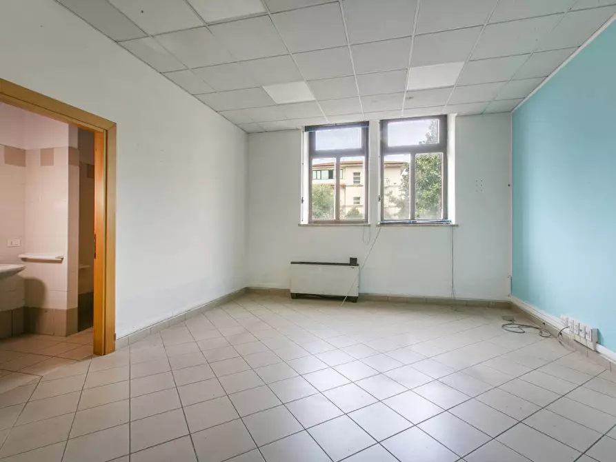 Immagine 16 di Locale commerciale in vendita  in Via Pontina a Aprilia