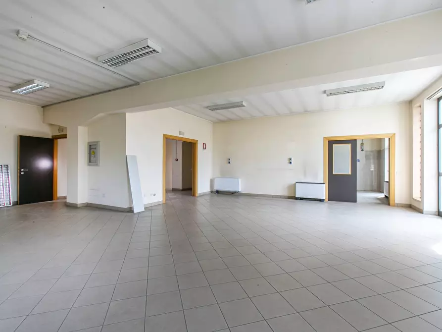 Immagine 18 di Locale commerciale in vendita  in Via Pontina a Aprilia