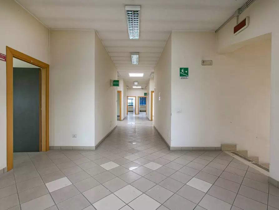 Immagine 21 di Locale commerciale in vendita  in Via Pontina a Aprilia