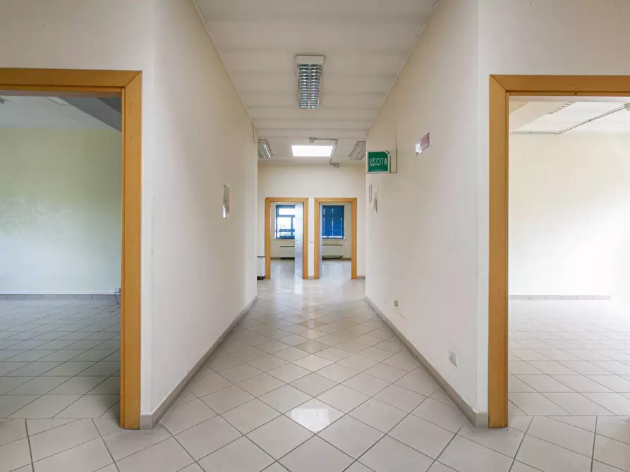 Immagine 23 di Locale commerciale in vendita  in Via Pontina a Aprilia