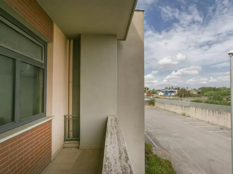 Immagine 32 di Locale commerciale in vendita  in Via Pontina a Aprilia