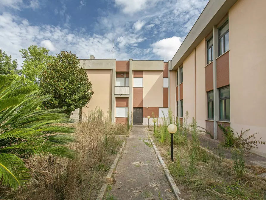 Immagine 33 di Locale commerciale in vendita  in Via Pontina a Aprilia