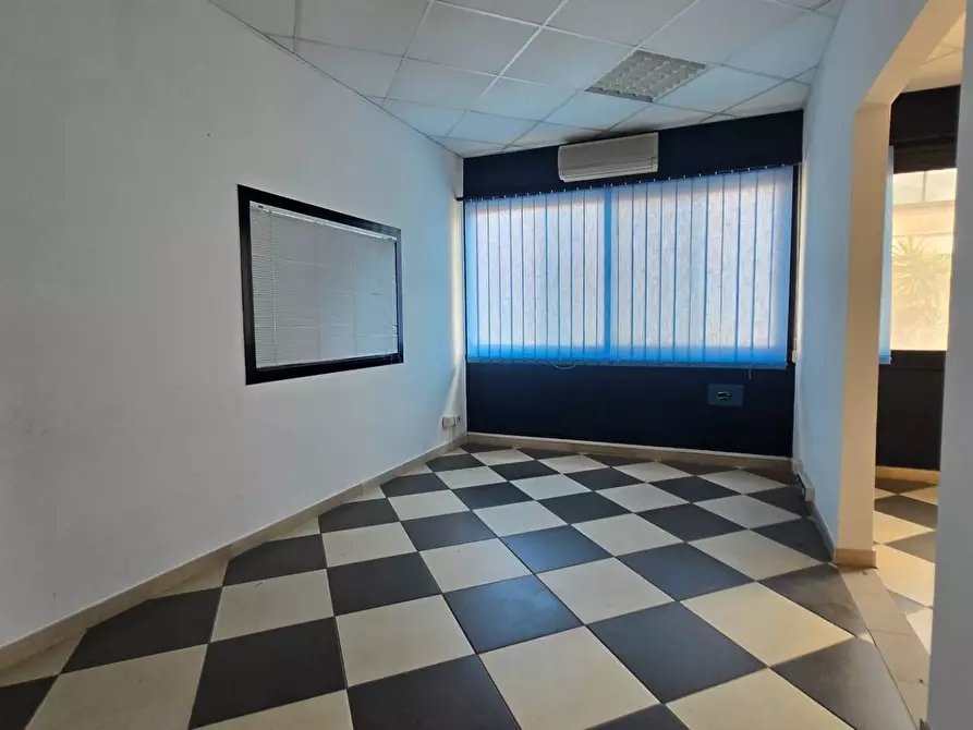 Immagine 8 di Ufficio in affitto  in Via De La Comunella 188-200 a Roma