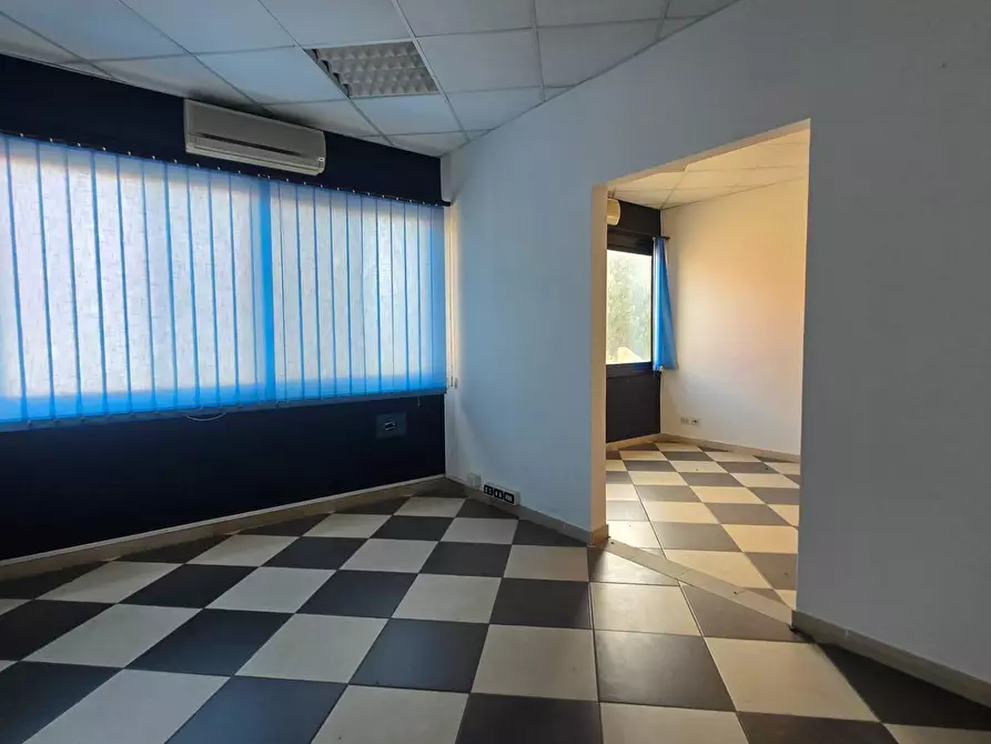 Immagine 10 di Ufficio in affitto  in Via De La Comunella 188-200 a Roma