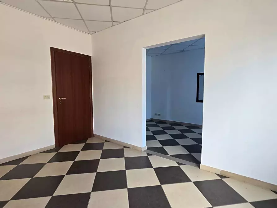 Immagine 12 di Ufficio in affitto  in Via De La Comunella 188-200 a Roma