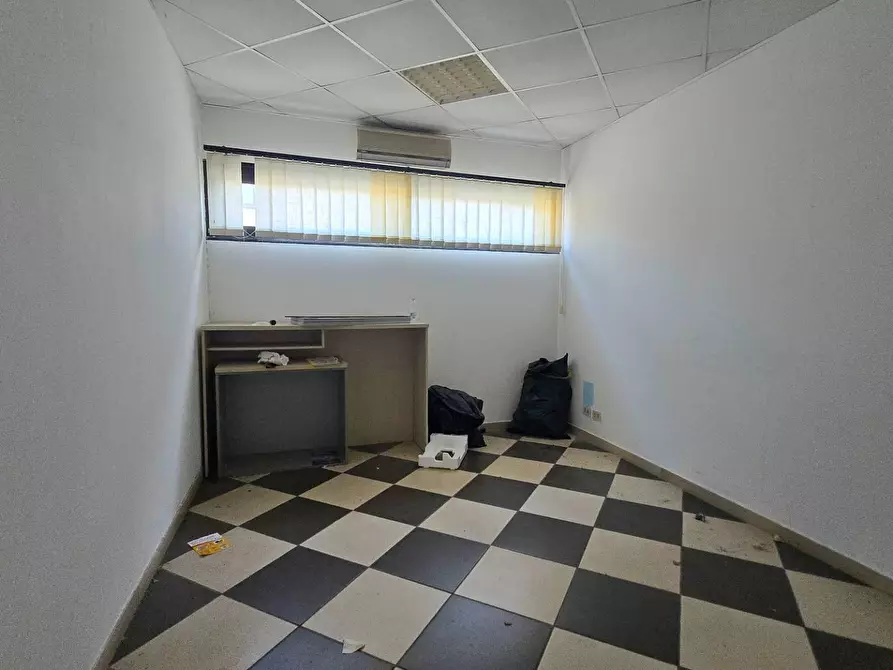 Immagine 27 di Ufficio in affitto  in Via De La Comunella 188-200 a Roma