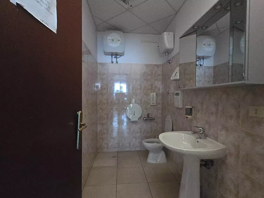 Immagine 29 di Ufficio in affitto  in Via De La Comunella 188-200 a Roma