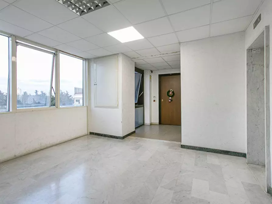 Immagine 6 di Ufficio in vendita  in Via del Mare 2D a Pomezia